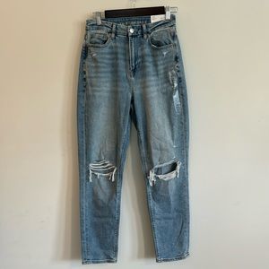 NWT AMERICAN EAGLE CURVY MOM JEAN